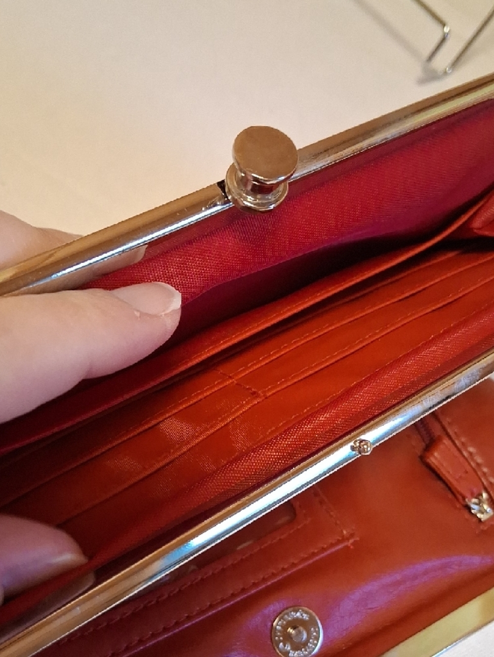 Classic Women's Kiss-Lock Clutch - Red - Picture 6 of 10